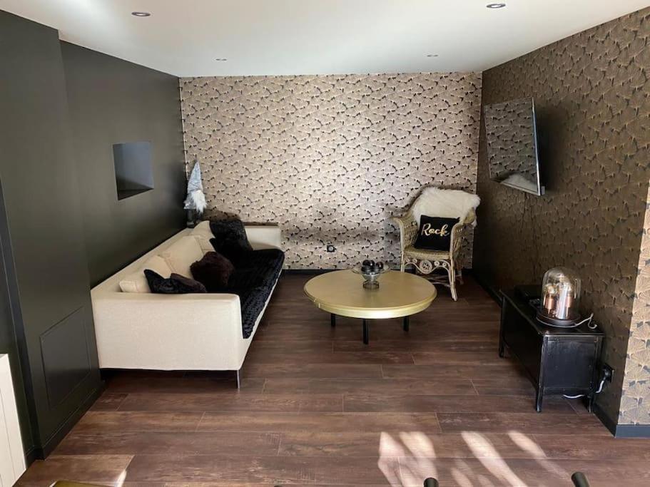 Ferme De Chenezeau - 15 Personnes , 7 Chambres Gérardmer Esterno foto